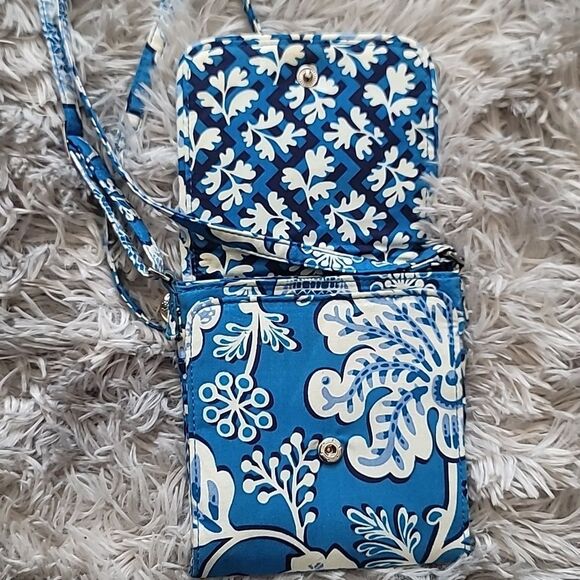 2/$20 Vera Bradley Mini Tri Fold Crossbody Bag - Picture 9 of 9
